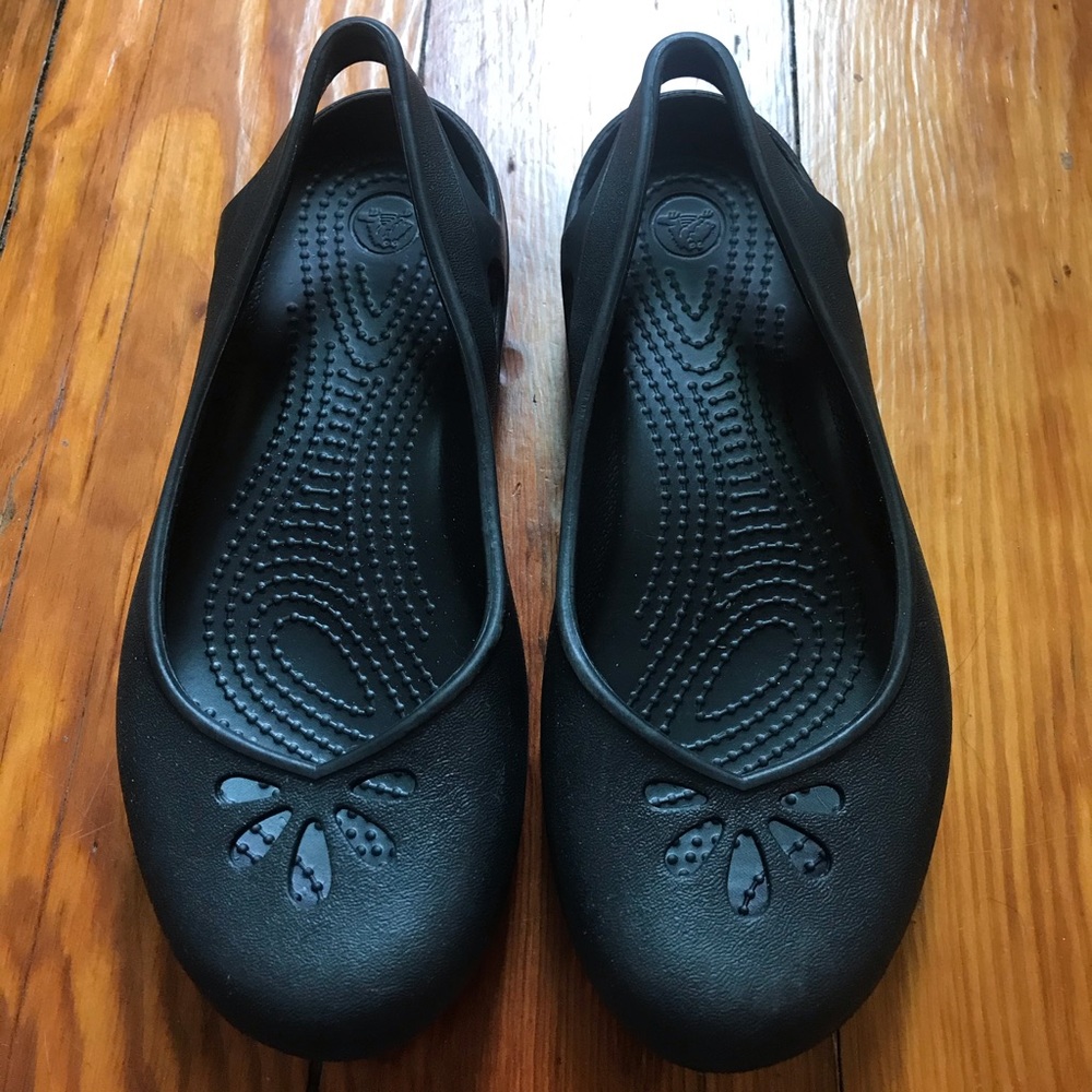 Crocs Women's Thea Ballet Flat Black 6 M US